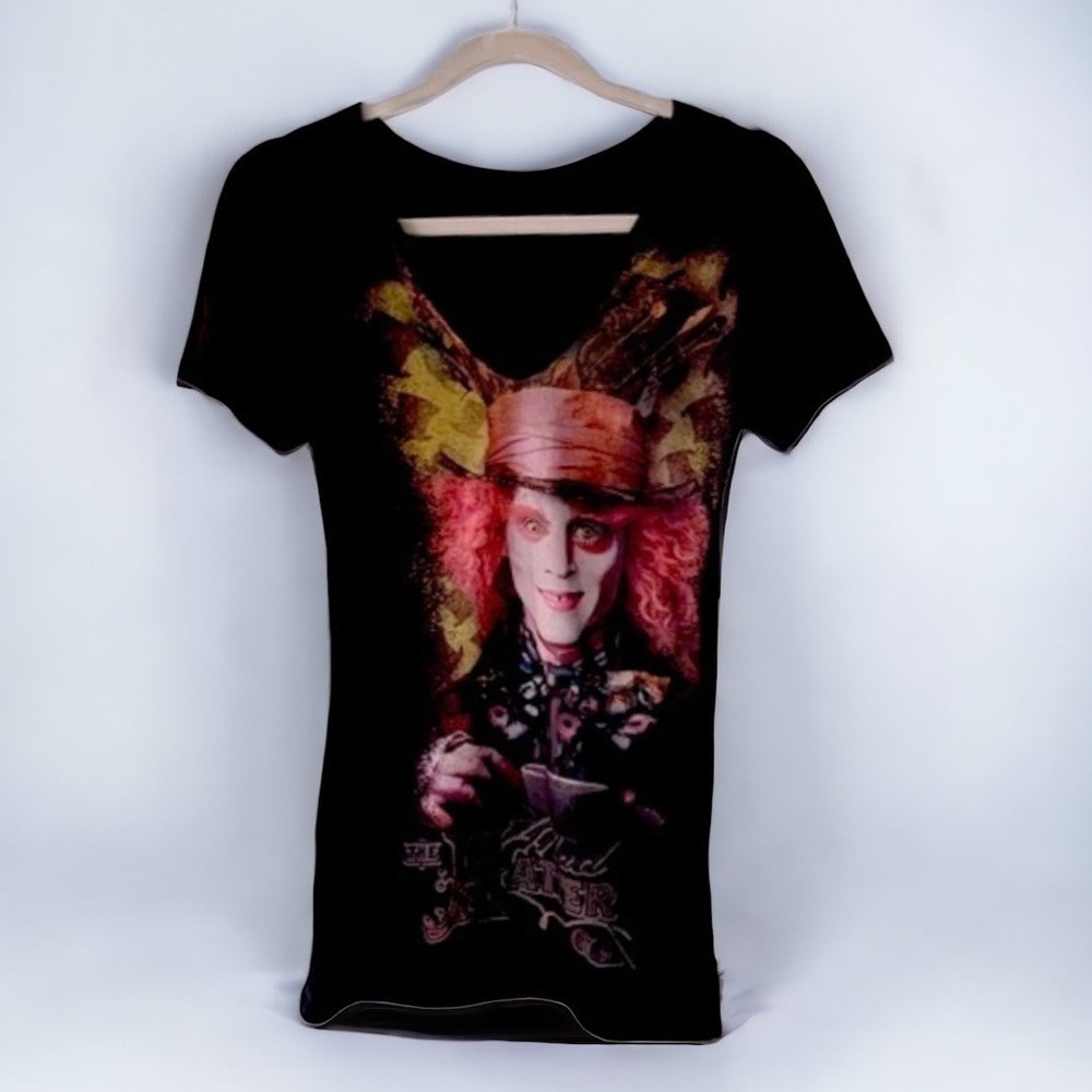 Johny Depp as The Mad Hatter ~Disney’s Alice in Wonderland V-Neck T-Shirt Sz. S